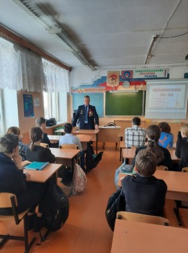 p49_dialogsgeroemvstrechasuchastnikomafganskoyvoynyi.jpg